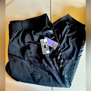 Future Collective size 4X black joggers, zipper detail at bottom NWT